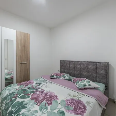 Apartment Sea Breeze Pines Retreat By Ps *