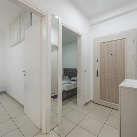 Apartment Sea Breeze Pines Retreat By Ps Golem (Tirana)