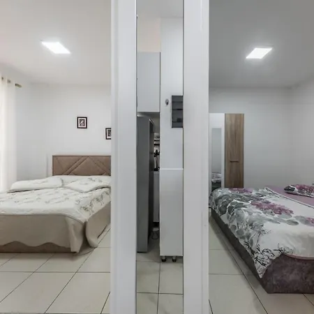 Sea Breeze Pines Retreat By Ps Apartment Golem (Tirana)